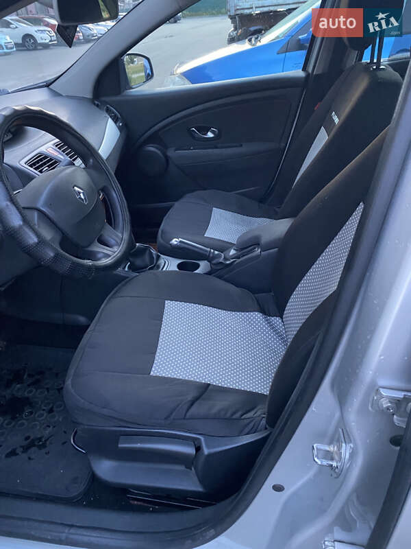 Седан Renault Fluence 2010 в Киеве