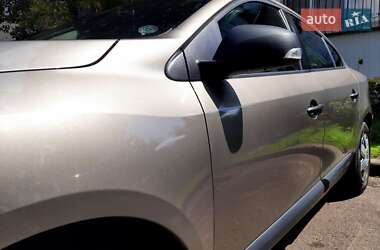 Седан Renault Fluence 2011 в 