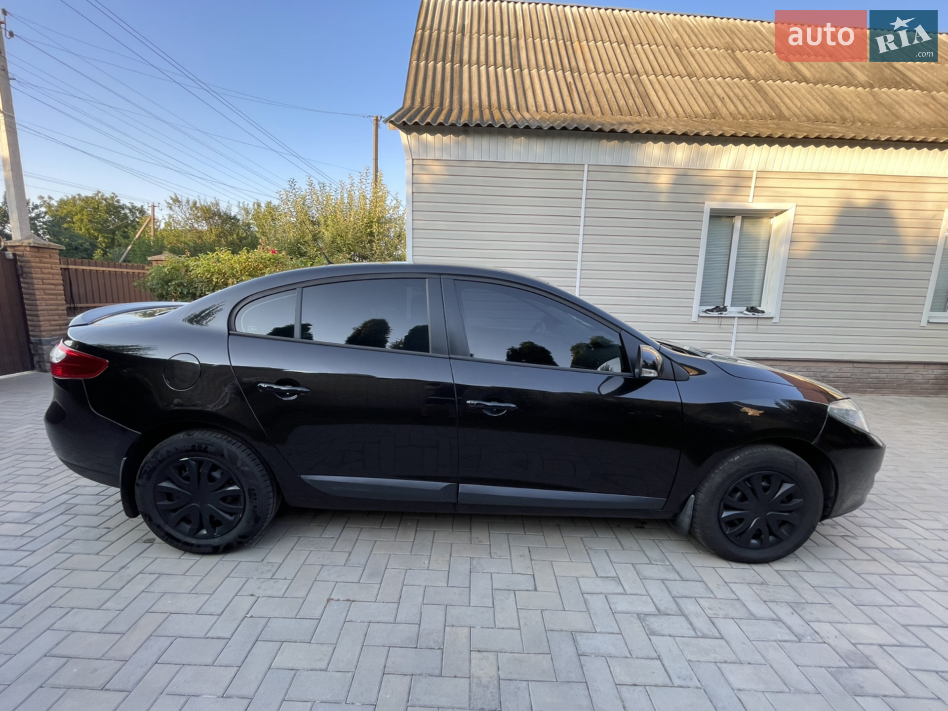 2010 Renault Fluence - мініатюра 2
