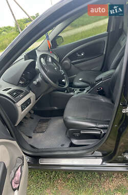 Седан Renault Fluence 2012 в 