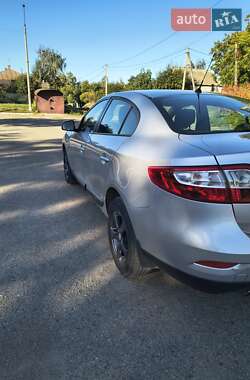 Седан Renault Fluence 2012 в 