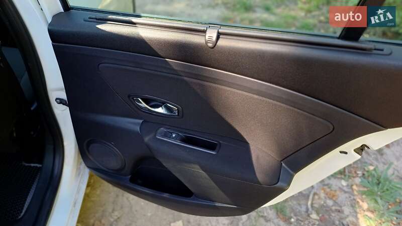 Седан Renault Fluence 2012 в Мурованых Куриловцах