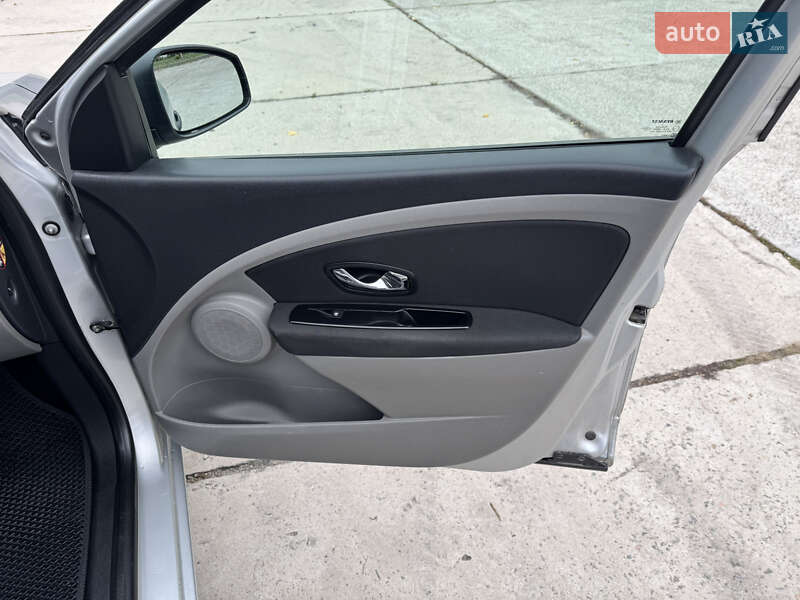 Седан Renault Fluence 2012 в Каневі фото 10 Седан Renault Fluence 2012 в Каневі