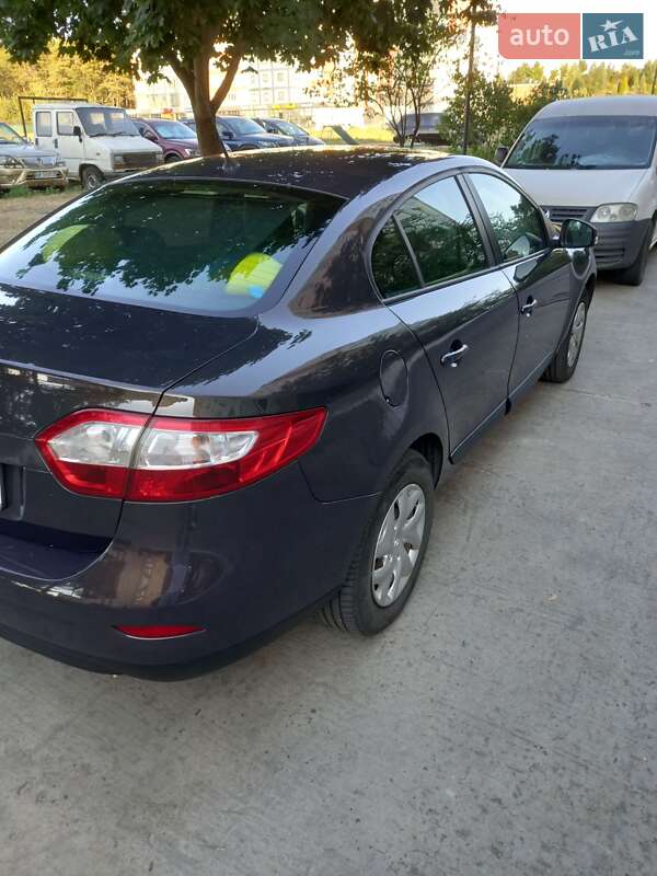 Седан Renault Fluence 2013 в Вараше