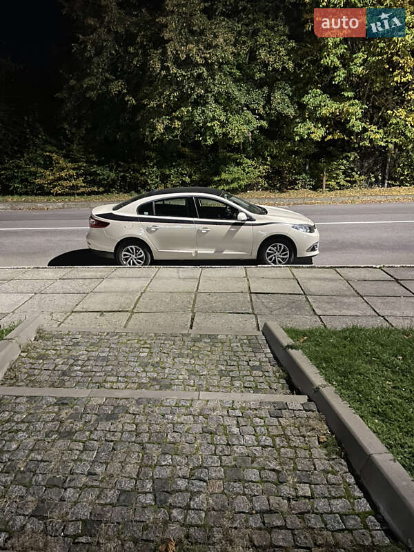 Седан Renault Fluence 2013 в Трускавці