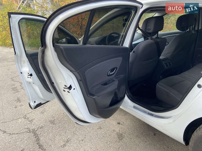 Седан Renault Fluence 2010 в Киеве