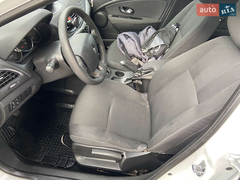 Седан Renault Fluence 2010 в Киеве