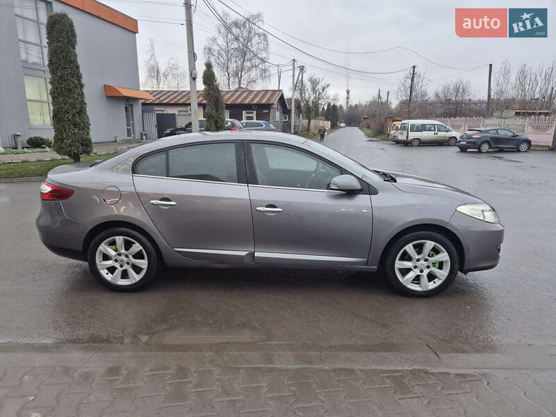 Седан Renault Fluence 2011 в Староконстантинове