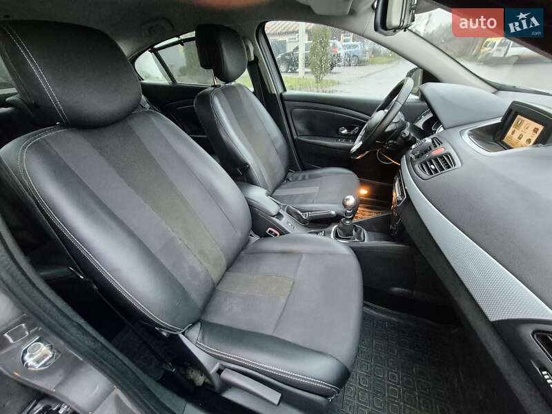 Седан Renault Fluence 2011 в Староконстантинове