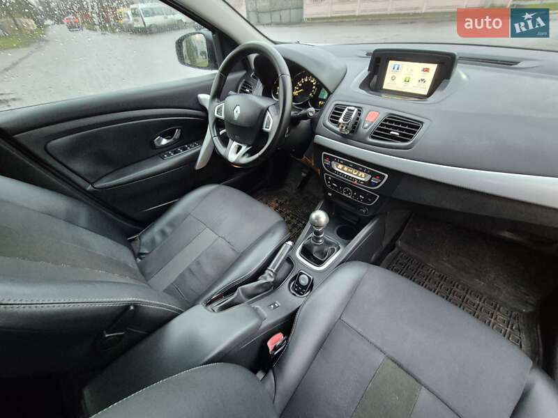Седан Renault Fluence 2011 в Староконстантинове