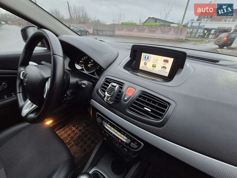 Седан Renault Fluence 2011 в Староконстантинове