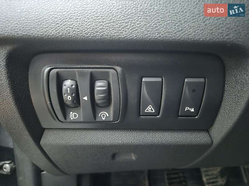 Седан Renault Fluence 2011 в Староконстантинове