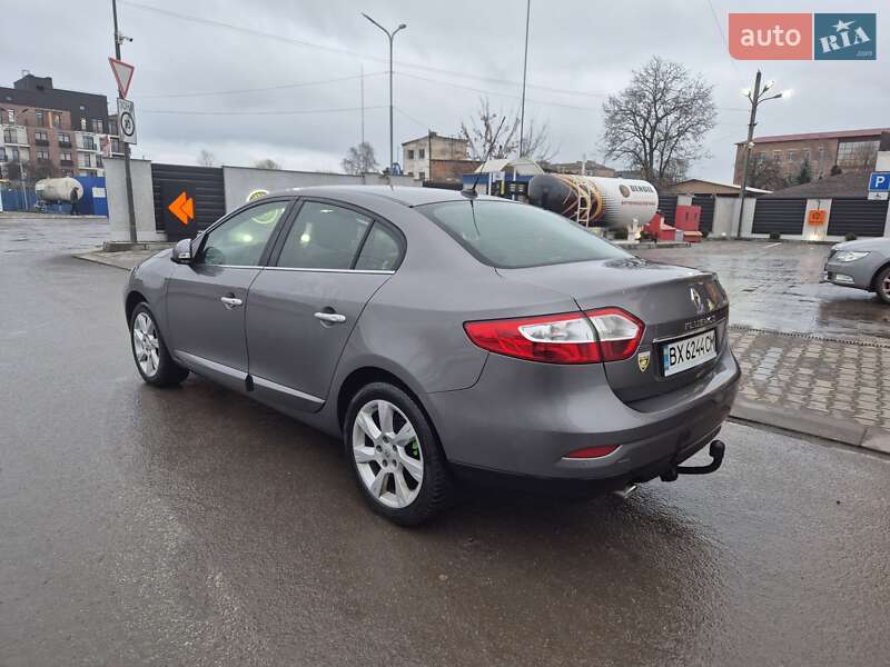 Седан Renault Fluence 2011 в Староконстантинове