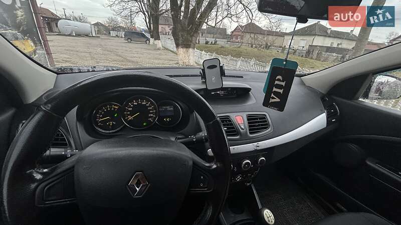 Седан Renault Fluence 2011 в Виноградові
