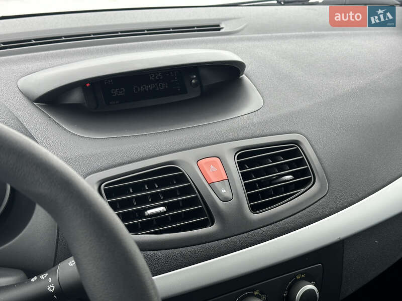 Седан Renault Fluence 2010 в Луцьку