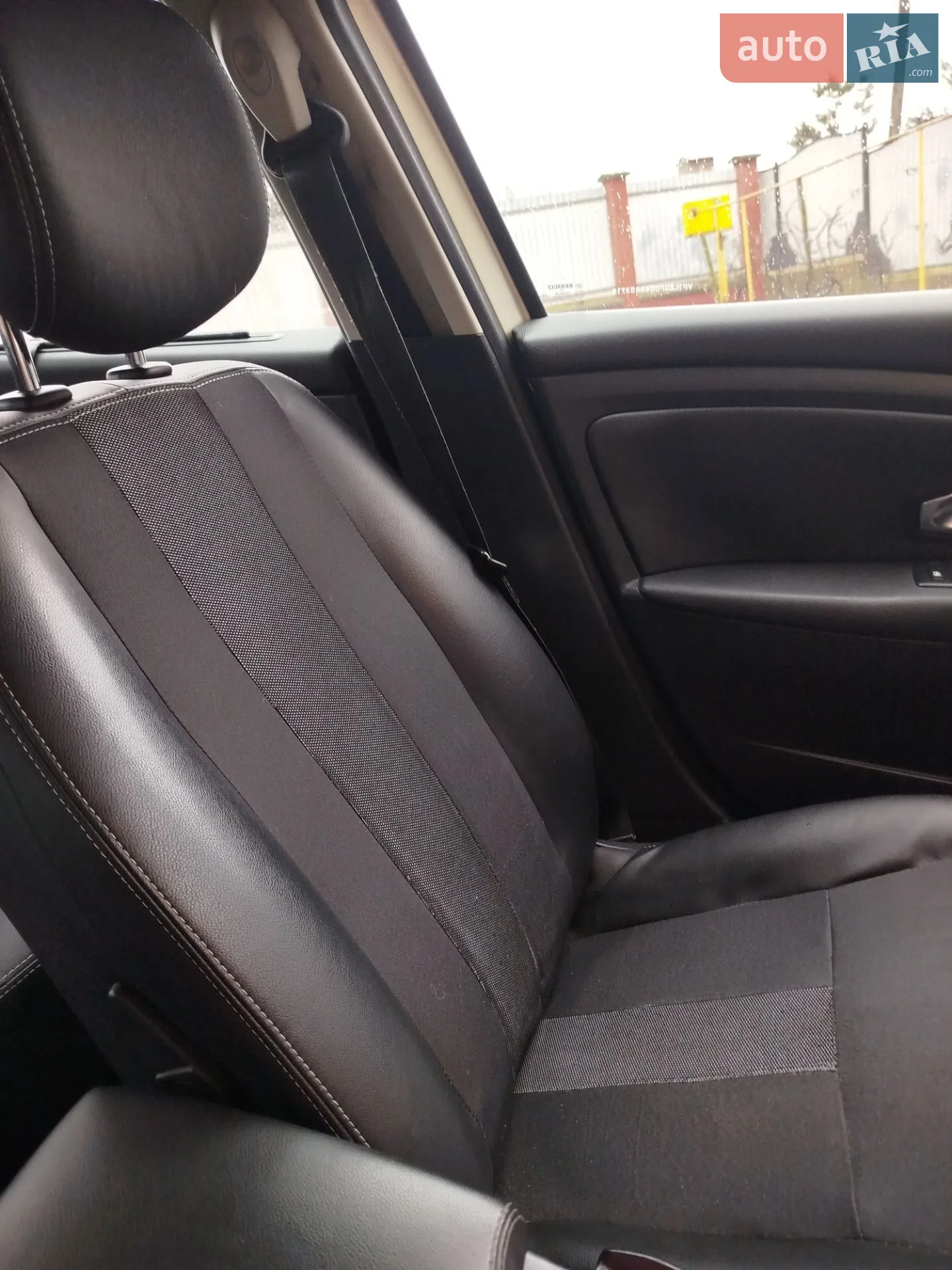 2010 Renault Fluence - мініатюра 18