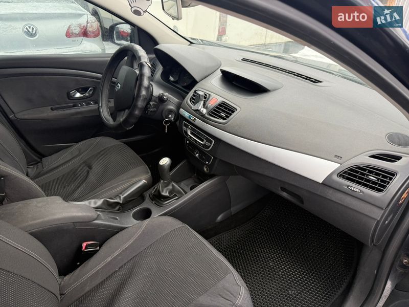 Седан Renault Fluence 2010 в Умани