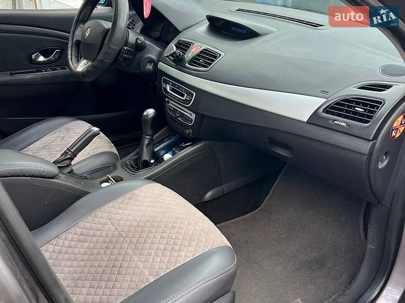 Седан Renault Fluence 2011 в Миронівці