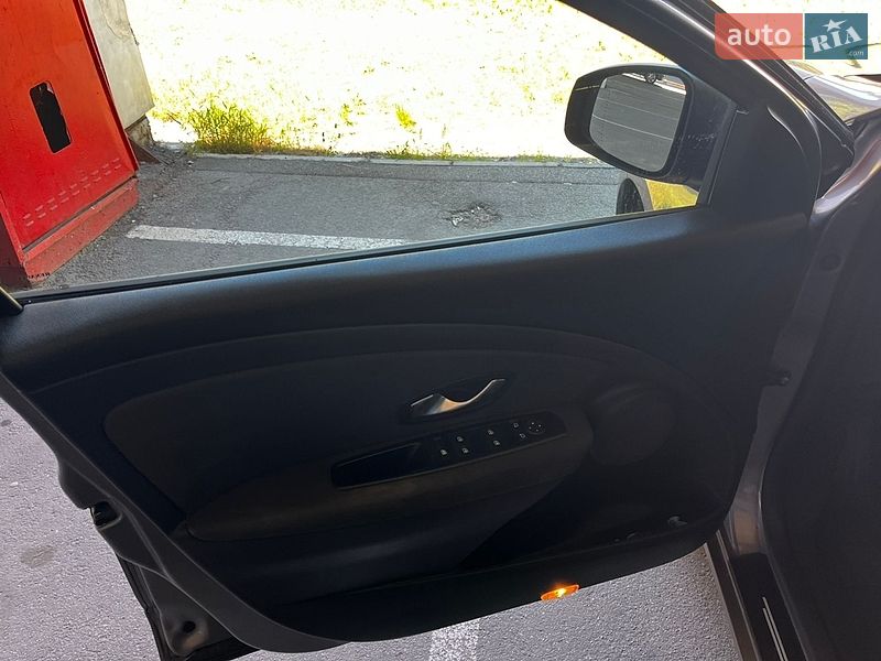 Седан Renault Fluence 2011 в Киеве