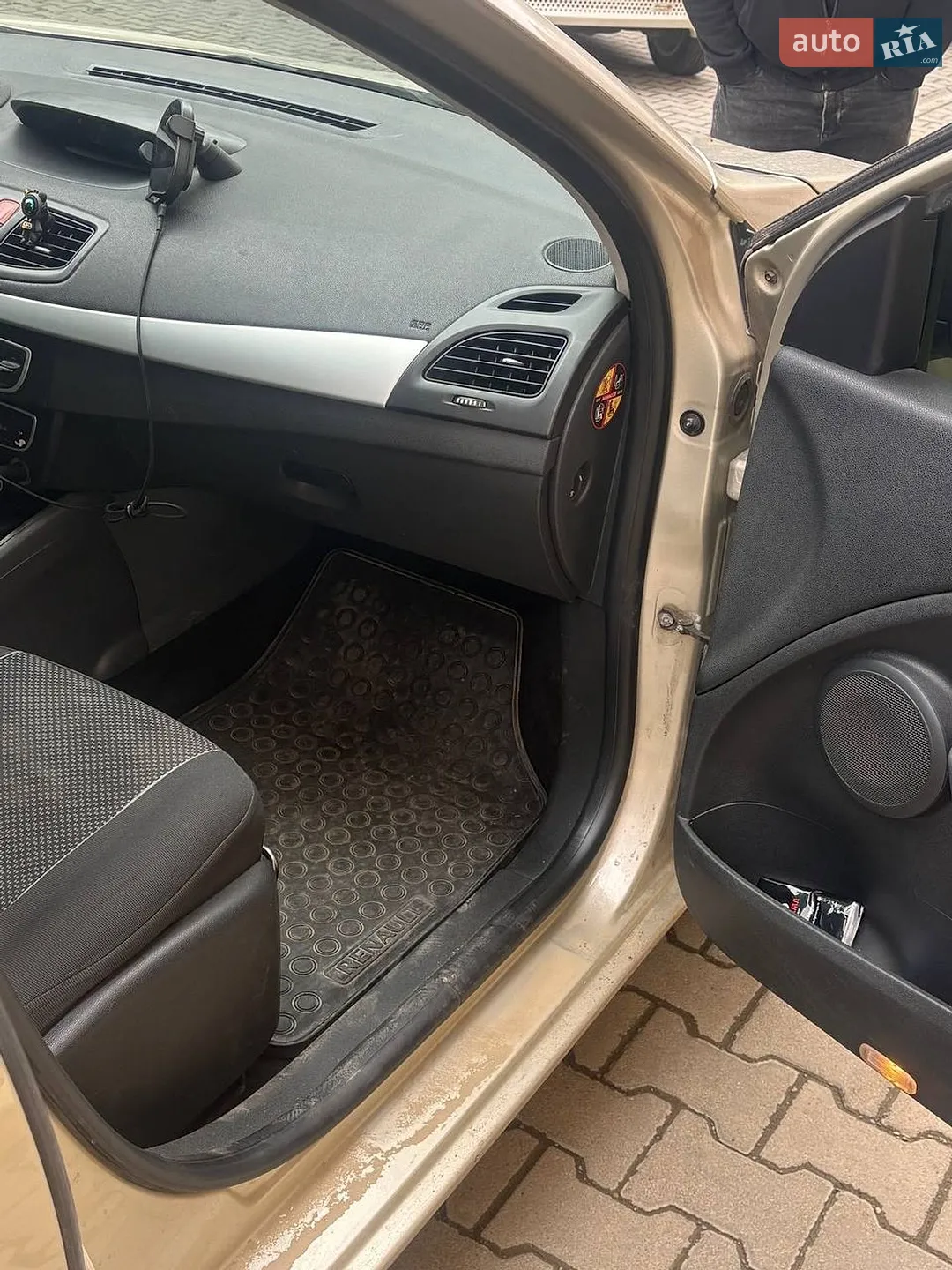 2010 Renault Fluence - мініатюра 9