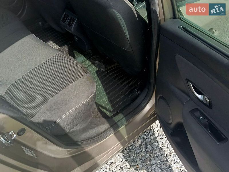 Седан Renault Fluence 2010 в Львове
