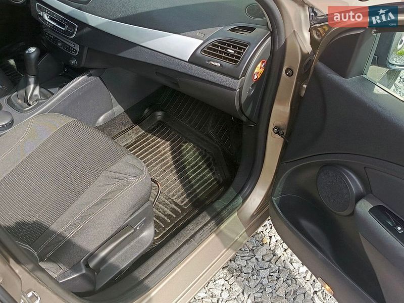 Седан Renault Fluence 2010 в Львове