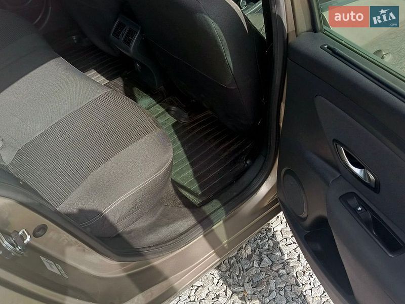 Седан Renault Fluence 2010 в Львове