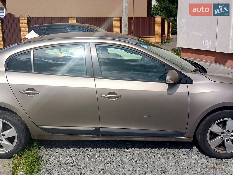 Седан Renault Fluence 2010 в Львове