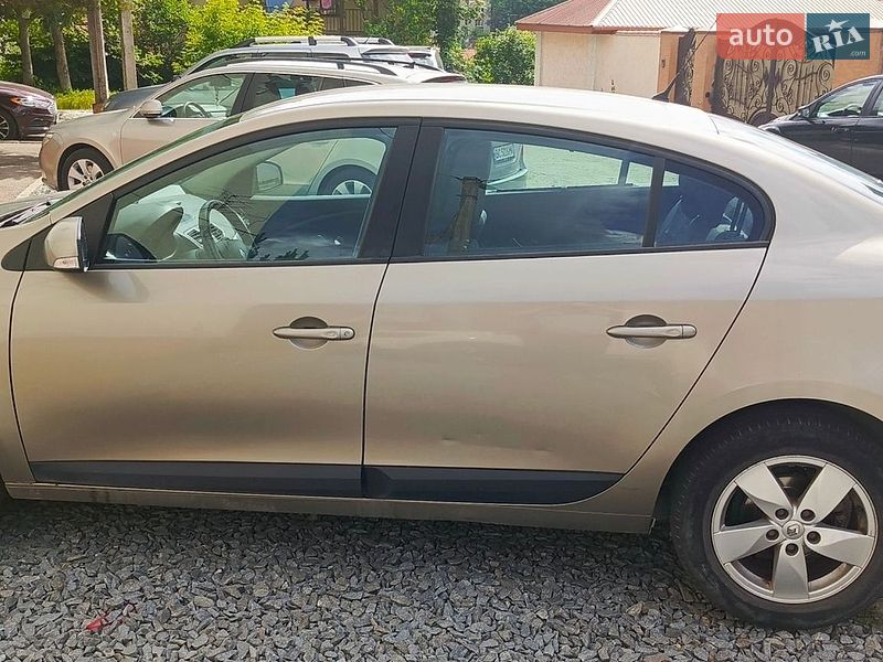 Седан Renault Fluence 2010 в Львове