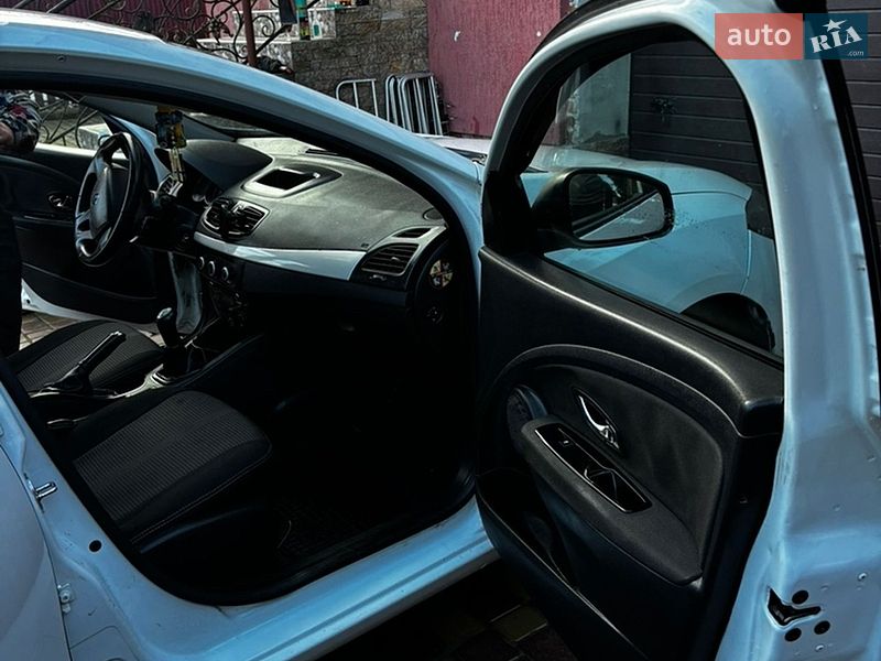 Седан Renault Fluence 2013 в Львові