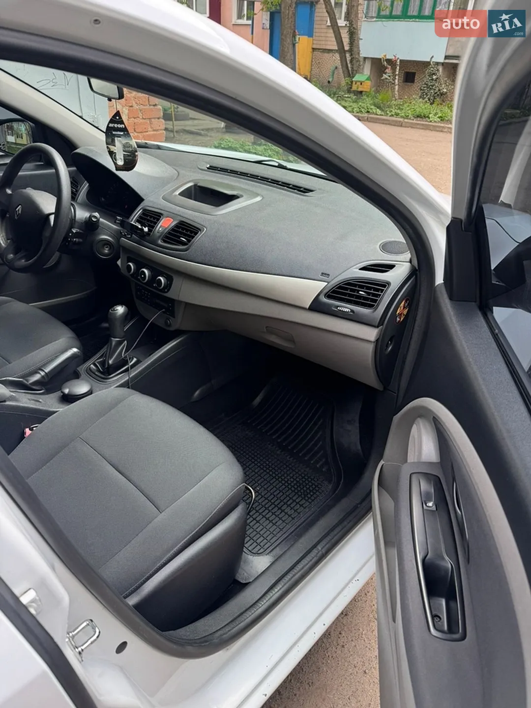 Renault Fluence 2010 VIN VF1LZBR0542597566 фото оголошення 3 з 17