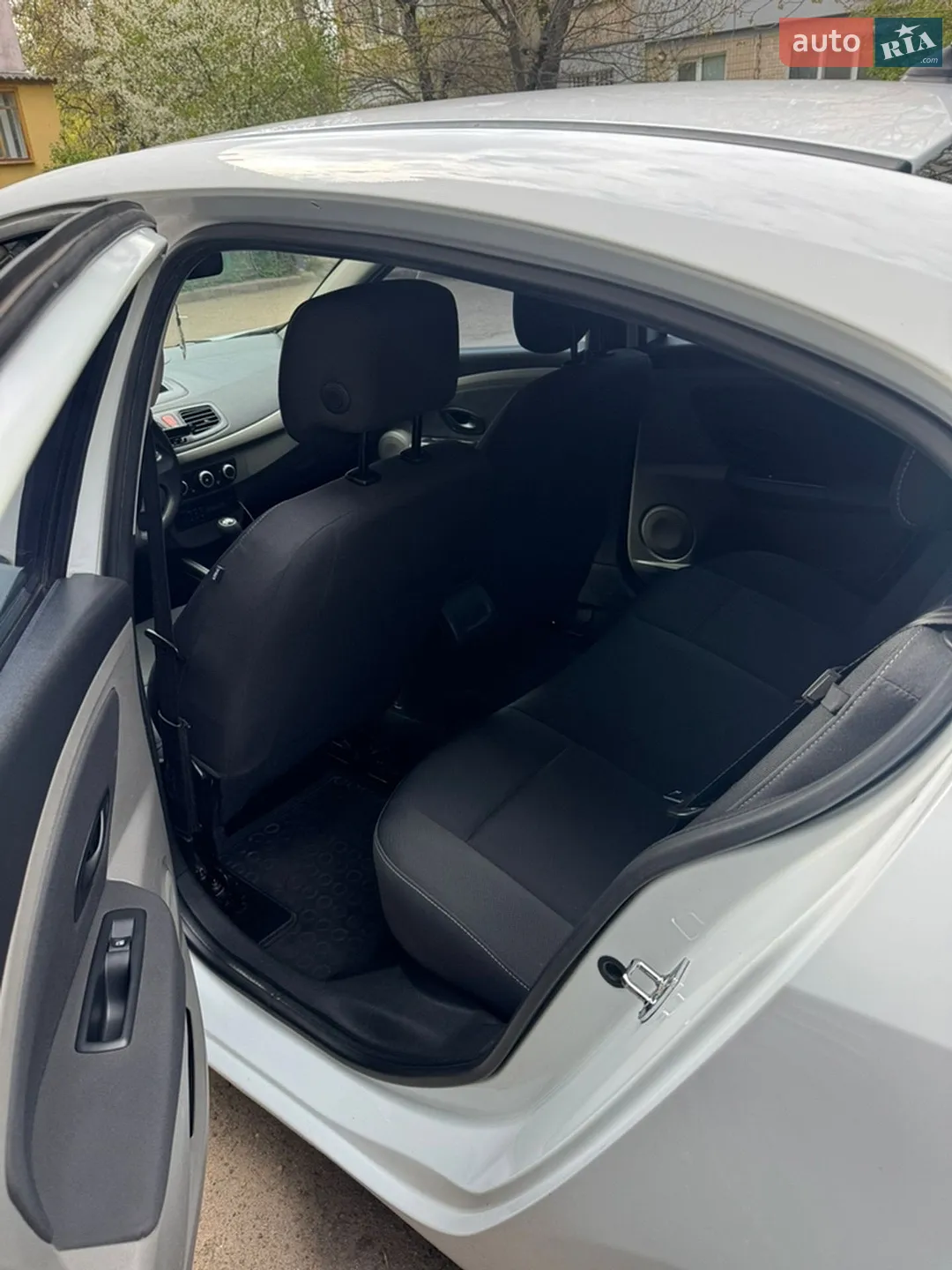 Renault Fluence 2010 VIN VF1LZBR0542597566 фото оголошення 4 з 17