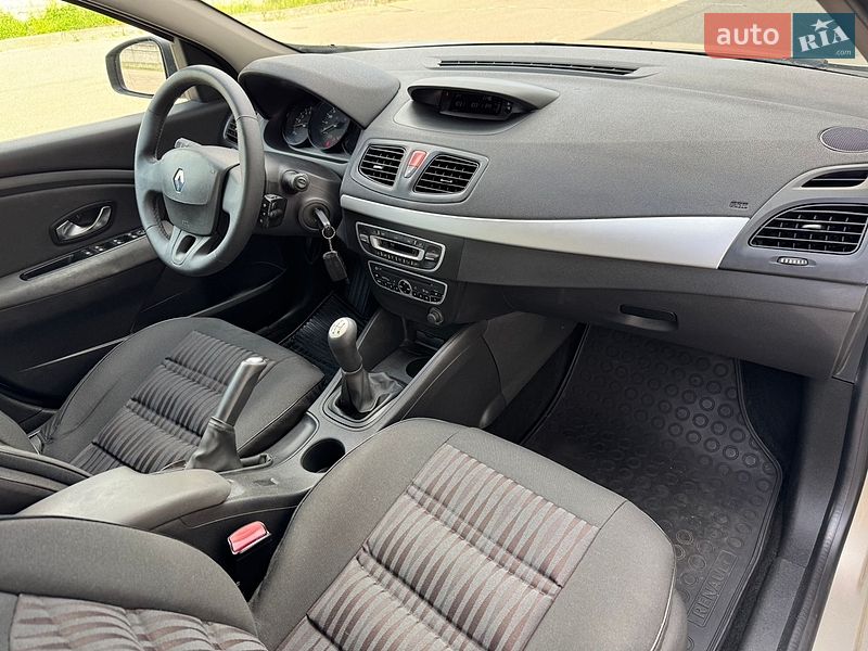 Седан Renault Fluence 2010 в Киеве фото 24 Седан Renault Fluence 2010 в Киеве