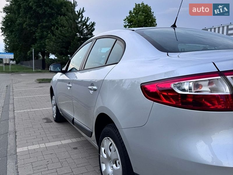 Седан Renault Fluence 2010 в Львові