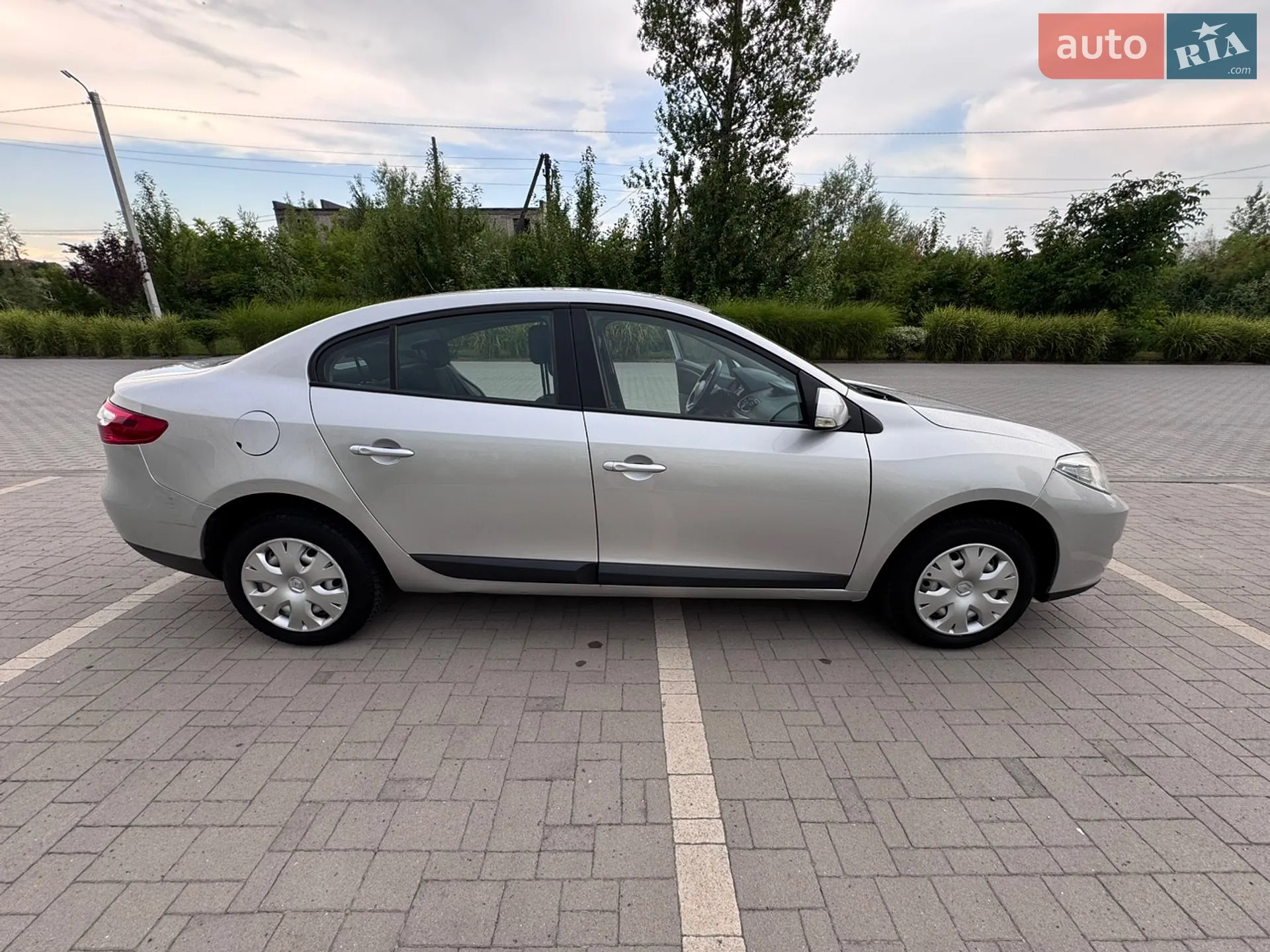 2010 Renault Fluence - мініатюра 11