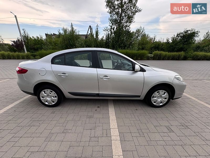 Седан Renault Fluence 2010 в Львові