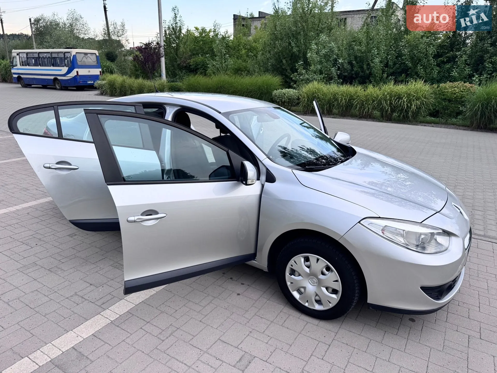 2010 Renault Fluence - мініатюра 35