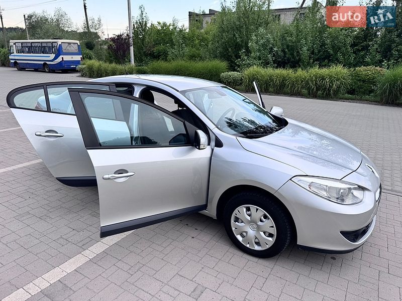 Седан Renault Fluence 2010 в Львові