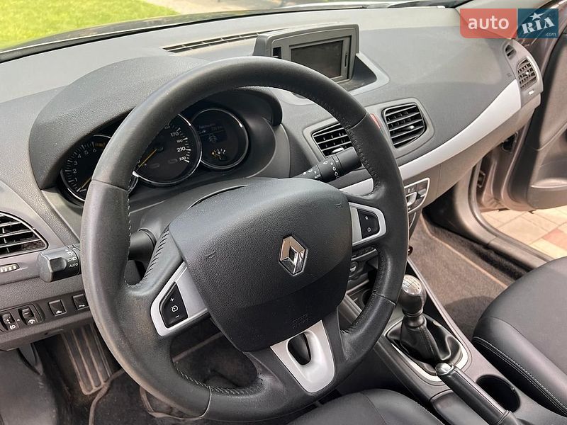 Седан Renault Fluence 2010 в Вараші