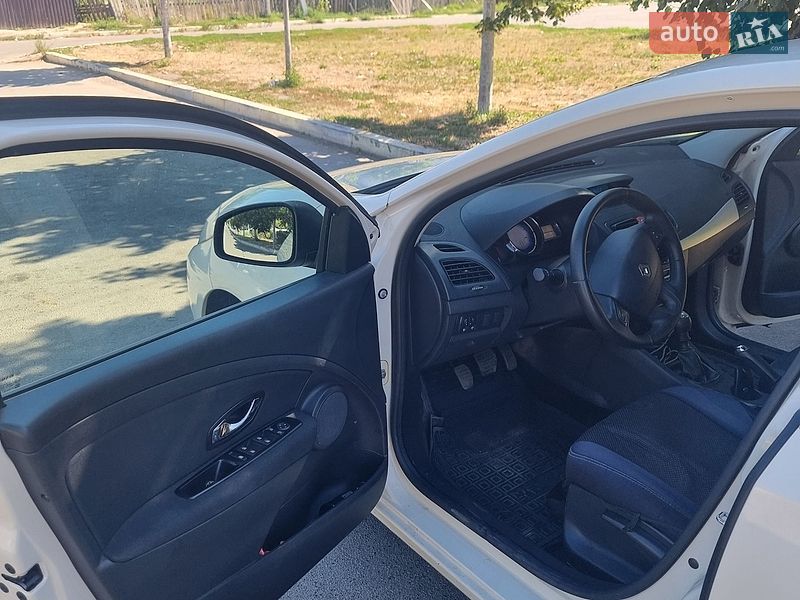 Седан Renault Fluence 2013 в Бучі фото 29 Седан Renault Fluence 2013 в Бучі