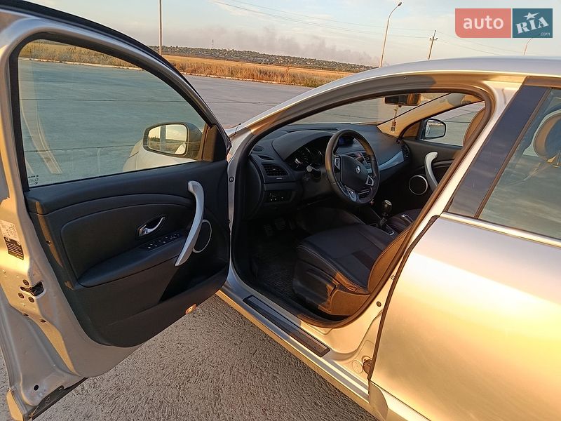 Седан Renault Fluence 2011 в Вознесенську