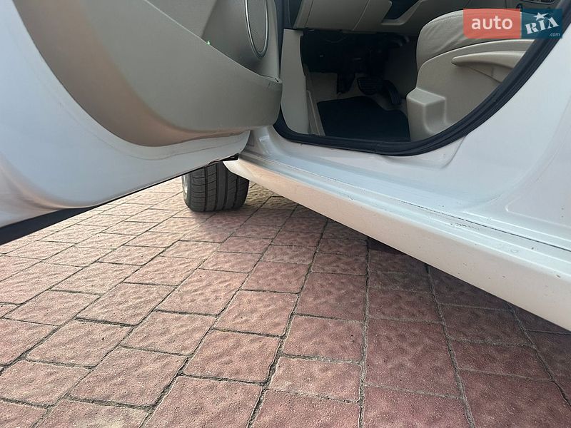 Седан Renault Fluence 2015 в Яворові