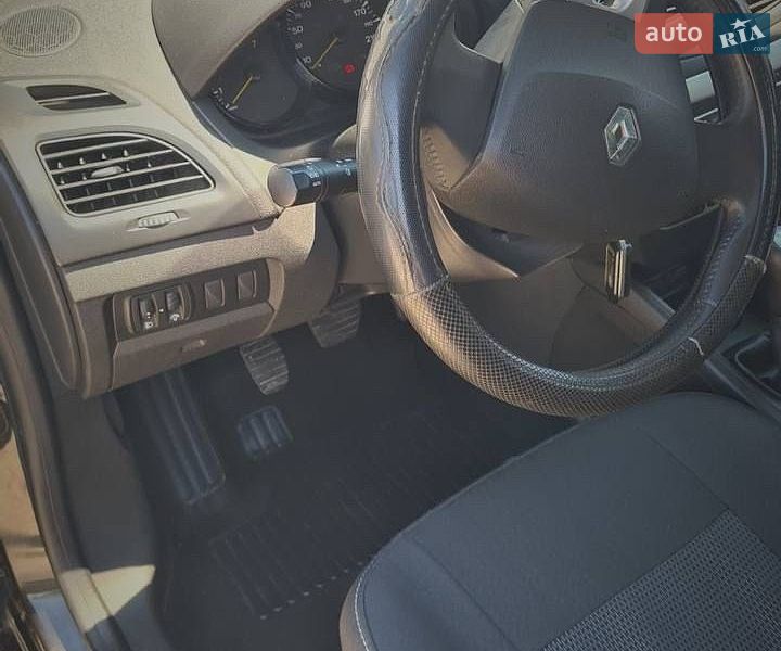 Седан Renault Fluence 2011 в Южноукраїнську