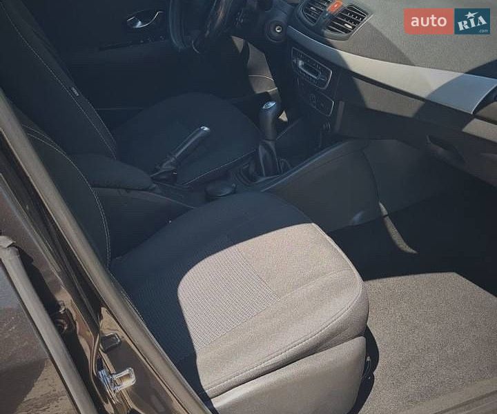 Седан Renault Fluence 2011 в Южноукраїнську