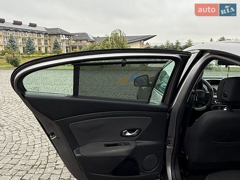 Седан Renault Fluence 2010 в Жовкве