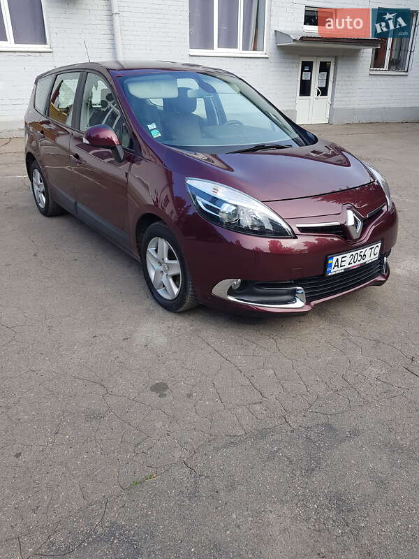 Минивэн Renault Grand Scenic 2013 в 