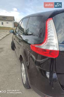 Минивэн Renault Grand Scenic 2012 в 
