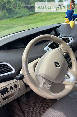 Минивэн Renault Grand Scenic 2010 в 