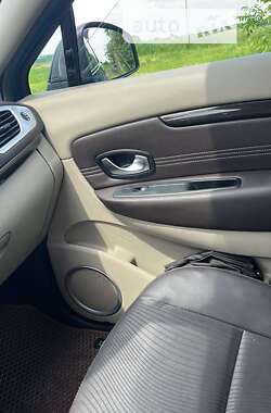 Минивэн Renault Grand Scenic 2010 в 