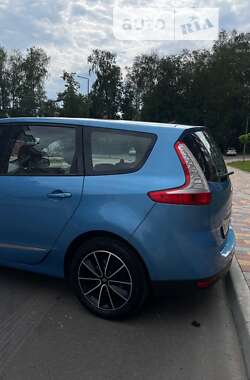 Минивэн Renault Grand Scenic 2012 в 